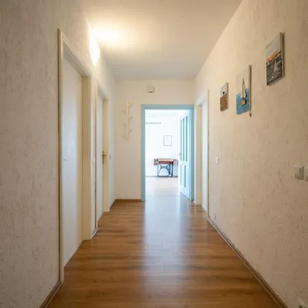 Seaview Modern With Jacuzzi Apartment