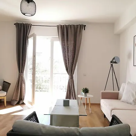 Seaview Modern With Jacuzzi Apartment *