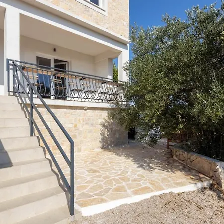 Seaview Modern With Jacuzzi *