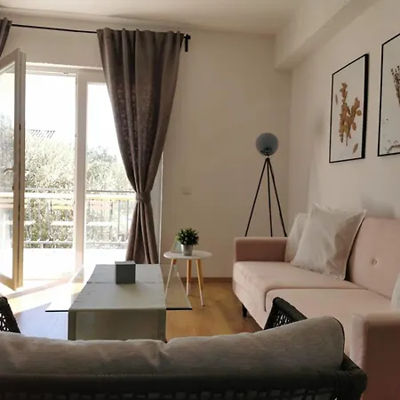 Seaview Modern With Jacuzzi Apartment *