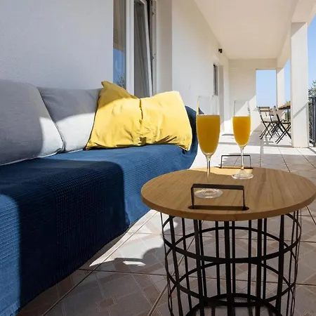 Seaview Modern With Jacuzzi Apartment *